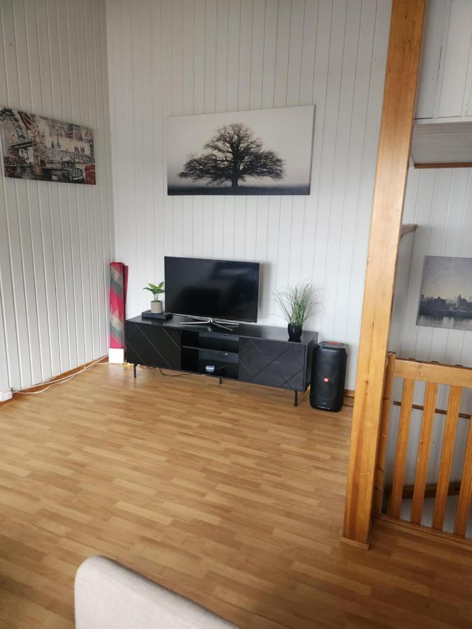 Apartment By The Lakeside Тромсё Экстерьер фото